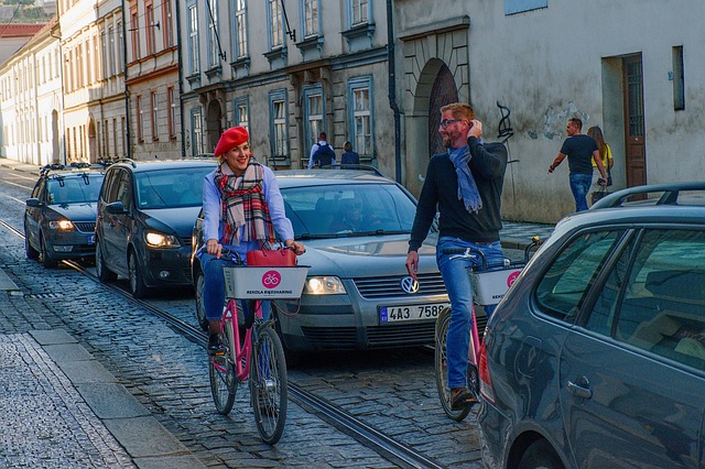 Obyvatele velkoměst čekají změny. Auta vymění za udržitelnější způsoby dopravy